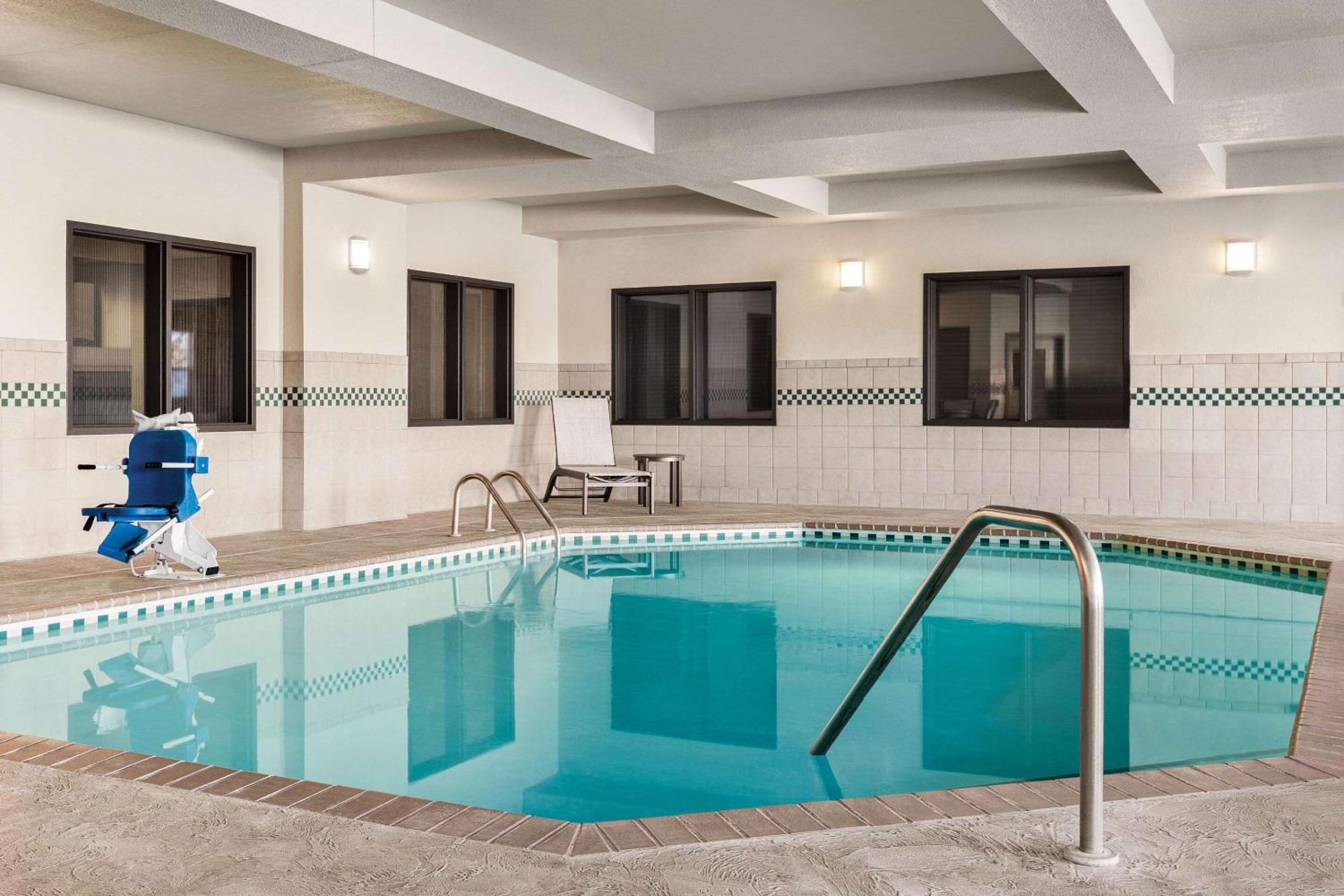 Country Inn & Suites By Radisson, St Cloud East, Mn Saint Cloud Dış mekan fotoğraf